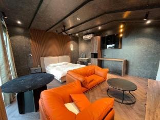 Pezo6|Spacious Cabin|Jacuzzi|Hyderabad byHomeyhuts Vacation rental in Hyderabad