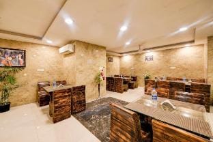 Luxury Apartment In Aerocity Near IGI Airport T1 Vacation rental in New Delhi