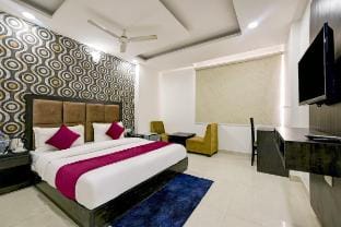 Luxury Apartment In Aerocity Near IGI Airport T1 Vacation rental in New Delhi