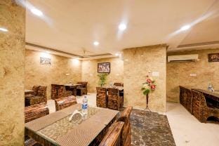 Comfy 1R Apartment In Aerocity Vacation rental in New Delhi