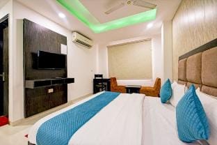 Luxury Studio Apartment Near IGI Airport T3&T2 Vacation rental in New Delhi