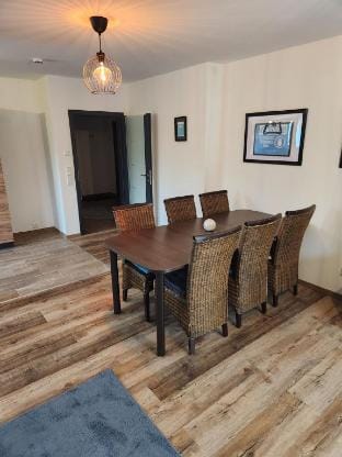 Schöne 4Zimmer-Ferienwohnung mit Balkon,Parkplatz  Vacation rental in Bremen