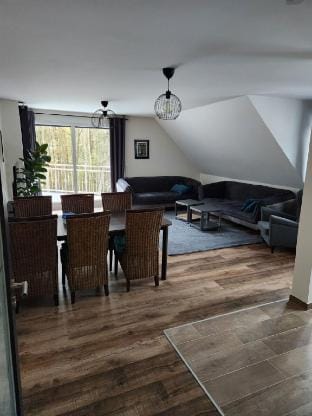 Schöne 4Zimmer-Ferienwohnung mit Balkon,Parkplatz  Vacation rental in Bremen