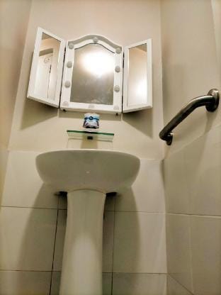 Room 3, Tropical Modern Vacation rental in Muntinlupa
