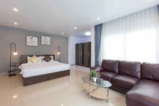 Oak Tree Pool Villa Vacation rental in Patong