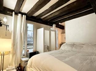 Paris 4th – Character Studio by the Seine/Metro Vacation rental in Paris
