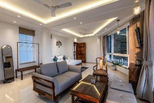 Nathuli | Rooftop glasshouse with Jacuzzi Vacation rental in Uttarakhand