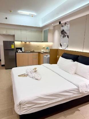 Venice Luxe Urban Pool Retreat | Max 3 adults+Kids Vacation rental in Makati