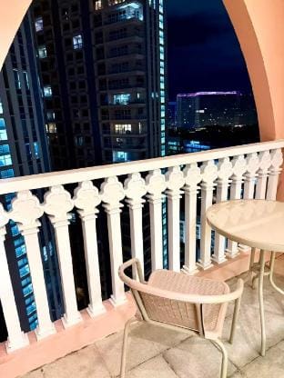 Venice Luxe Homey Studio | pool, sauna, Canal mall Vacation rental in Makati