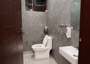 Bharti Apartments - Spacious & Luxury Stay Vacation rental in Haryana