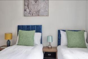 Stylish 2-Bed Home Near Brentwood High Street Vacation rental in Brentwood