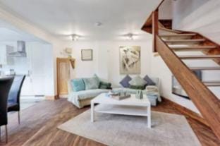 Stylish 2-Bed Home Near Brentwood High Street Vacation rental in Brentwood