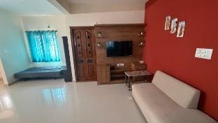 Spacious 2BHK near Wipro Kodathi, Couple friendly Vacation rental in Bengaluru
