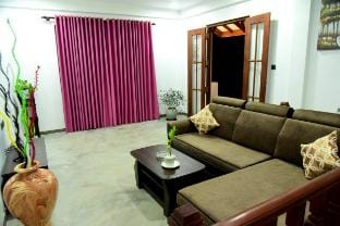 Lora residence-2 a/c room flat Vacation rental in Hikkaduwa
