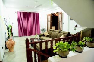Lora residence-2 a/c room flat Vacation rental in Hikkaduwa
