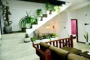 Lora residence-2 a/c room flat Vacation rental in Hikkaduwa