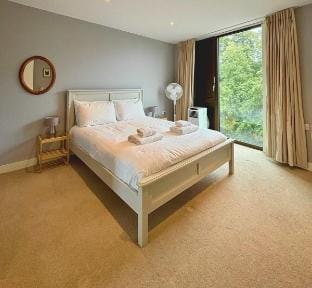 Modern Central Apartment with Parking Vacation rental in Cambridge