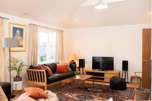 Stylish 3-Bedroom Detached Home in Cambridge Vacation rental in Cambridge