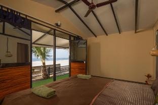 Beach View Unit for two nr Deepiksha in Talpona Vacation rental in Goa, India
