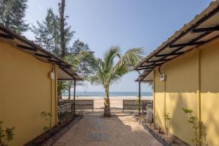 Beach View Unit for two nr Deepiksha in Talpona Vacation rental in Goa, India