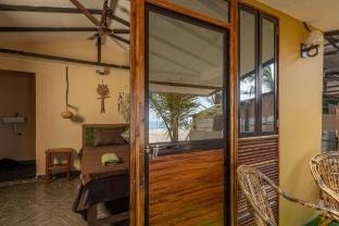 Beach View Unit for two nr Deepiksha in Talpona Vacation rental in Goa, India