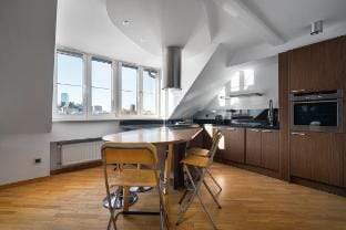 Elegant & Stylish 3-Floor Apartment Vacation rental in Warsaw