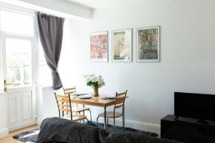 Cozy 3 Bedroom Home in Leeds, Perfect for Families and Groups Vacation rental in Leeds