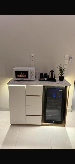 غرفة وصالة بدخول ذاتي وتصمم انيق  Vacation rental in Jeddah