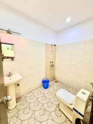 Blue Heaven Private Pool Villa with Lush GreenView Farm Stay in Noida