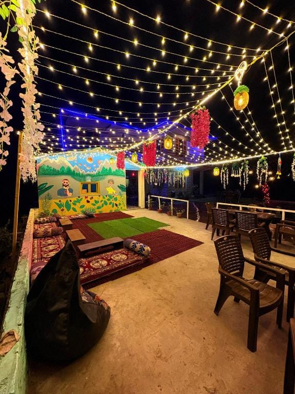 Clovees's Rooms and Cafe Hotel in Himachal Pradesh