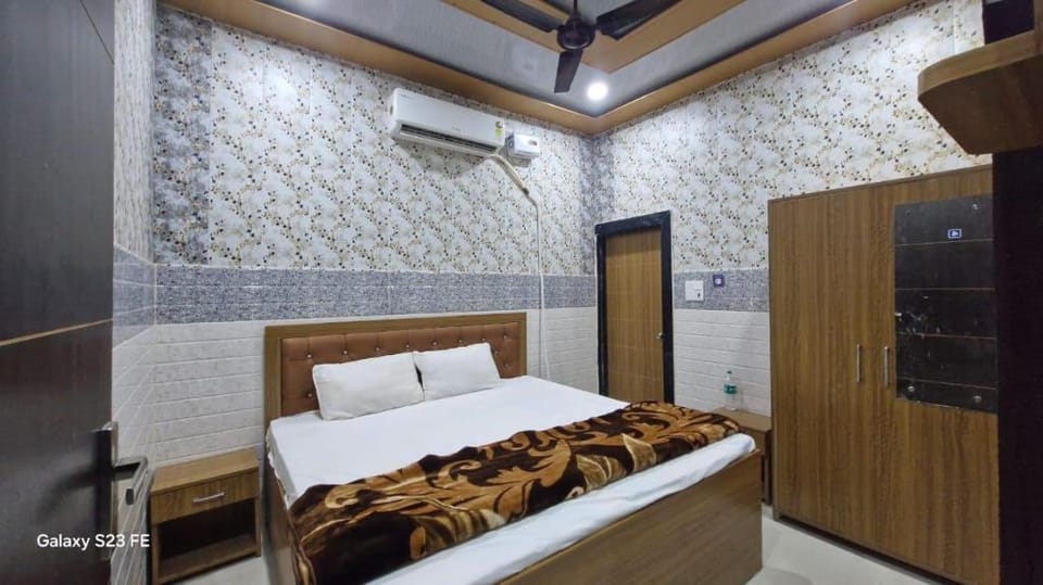 Shree Kalicharan Bhawan Hotel in Uttar Pradesh