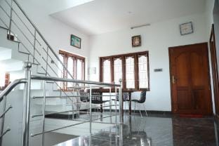 (A CLASS )Spacious bed room with attached balcony  Vacation rental in Kerala