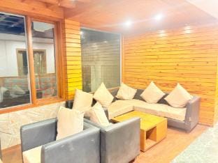 Hotel Aristocrat Darjeeling by Baizus Hotel in Darjeeling