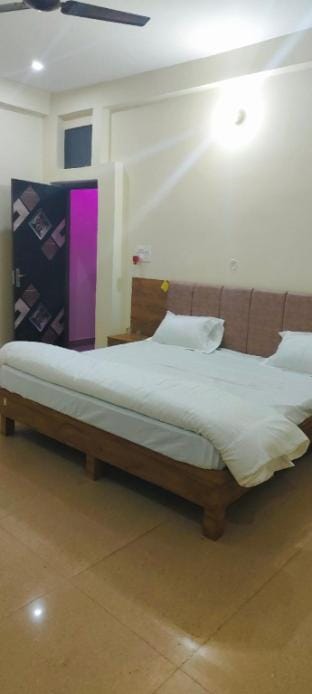 Hotel rama crown  Hotel in Uttar Pradesh