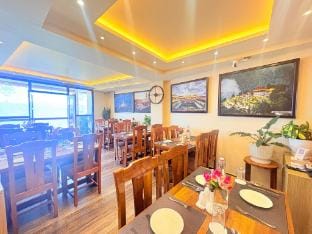 Hotel Golden Potala is just a 5-minute walk from Darjeeling Mall Road Hotel in Darjeeling