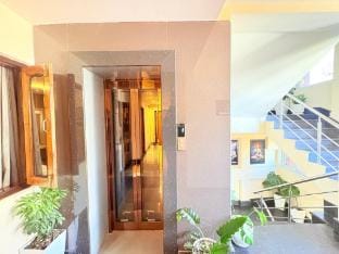 Hotel Golden Potala is just a 5-minute walk from Darjeeling Mall Road Hotel in Darjeeling