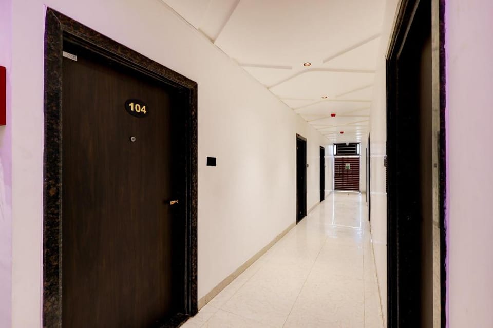 Super Townhouse Oak Kanpur Anwarganj Railway Station Formerly Royal Residency Hotel in Nepal