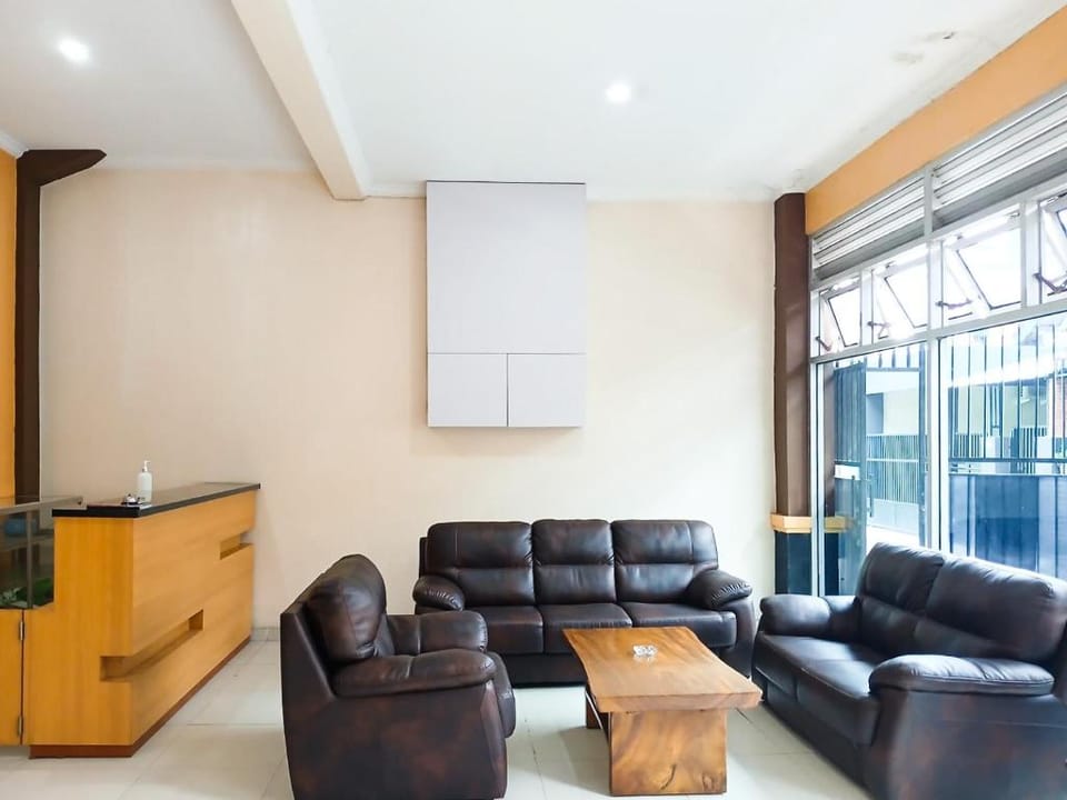 Shabrina Homestay Syariah Terminal Tirtonadi Solo RedPartner Hotel in Indonesia