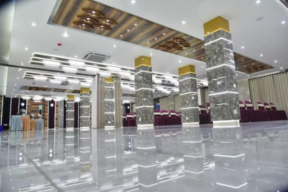 Hotel Royal Palace Shantipura Ahmedabad Gujarat Hotel in Ahmedabad