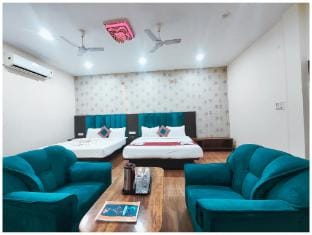 Goroomgo SV Grand Varanasi  Hotel in Varanasi