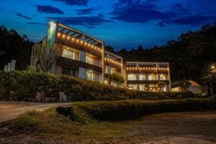 Cheongpyeong Glamdog Dog Pension Bed and Breakfast in Gyeonggi-do