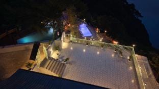 Kasauli Cabin - Villa with Pool and Live Barbeque Villa in Himachal Pradesh