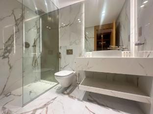 Luxury 3BR Townhouse w Pool View & Modern Comfort Villa in Dubai