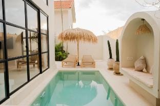 INDAH TULIP Entire 2BR Villa w/Private Pool~Canggu Villa in North Kuta