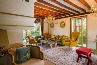 Luxury French Villa - Private Park, Spa & Pool Villa in Île-de-France