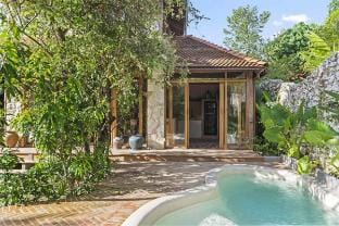 Casa De Beso Art Villa With Private Pool Bingin, Uluwatu Villa in Bali