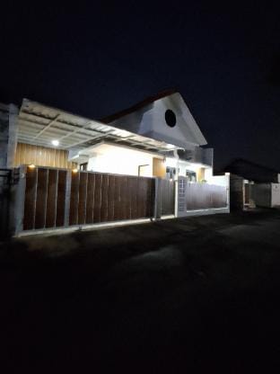 Klidon inn villa jogja jl. kaliurang km. 12.5  Villa in Special Region of Yogyakarta