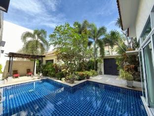 Nai Harn Family Pool Villa 4 bdr Villa in Rawai