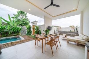 Dasha 2 - Chic 2BR Canggu Hideaway w Spacious Pool Villa in Kuta