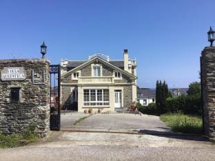 Indiana Colonial Style House Villa Auristela Villa in Asturias